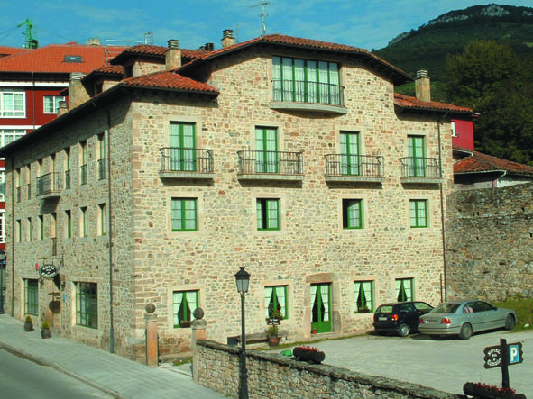 Hotel Villa De Cabrales اريناس دي كابراليس المظهر الخارجي الصورة